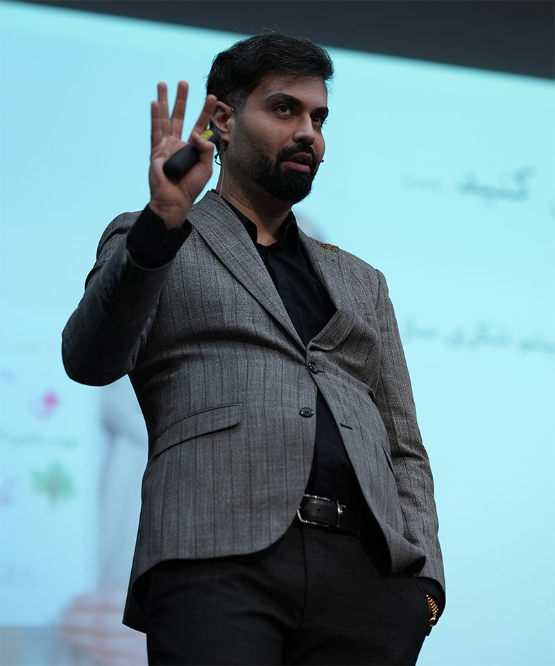 نظر بلند دکتر ماکان آریا پارسا